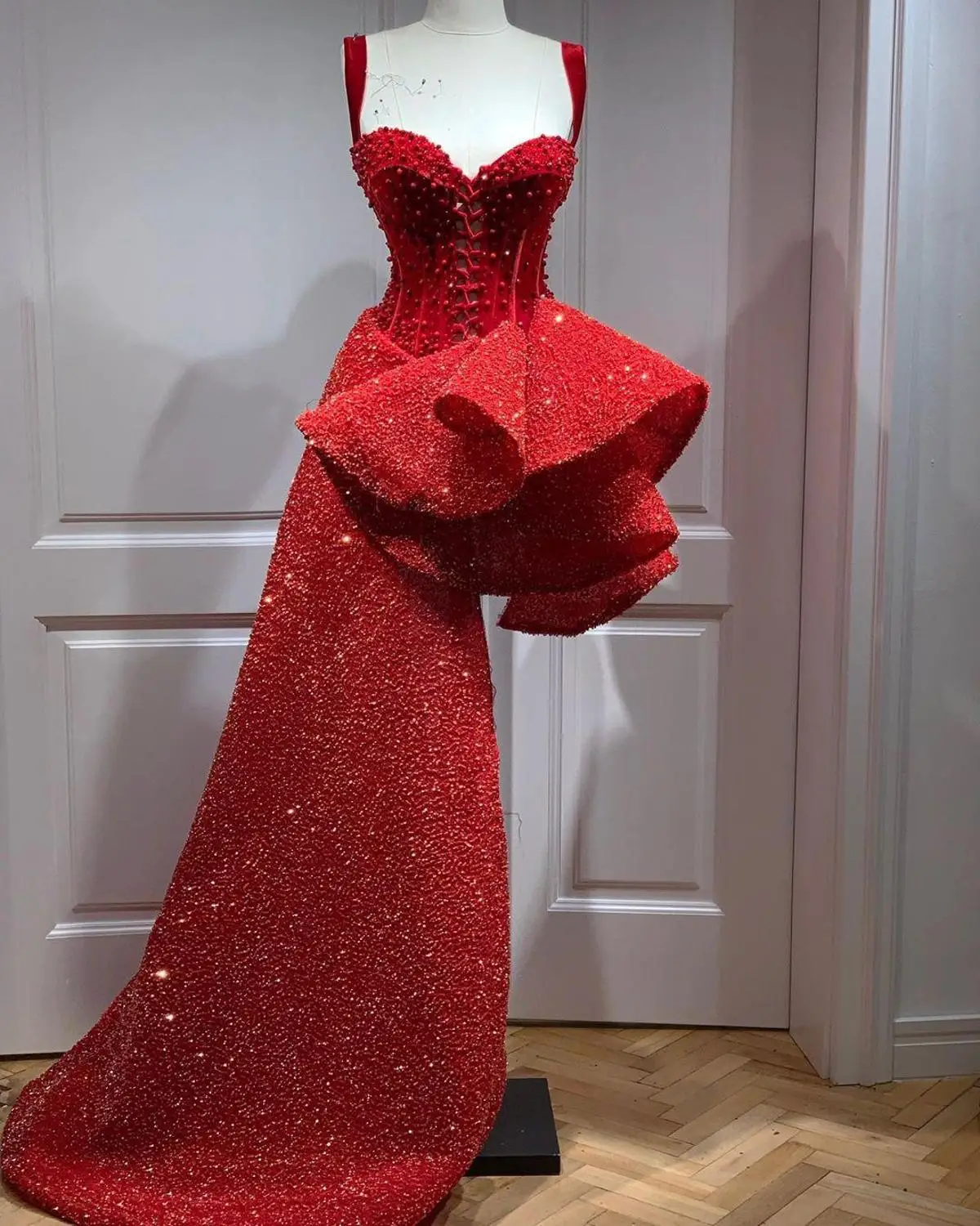 2020 Arabic Aso Ebi Red Sparkly Evening Dresses Spaghetti Beaded Sequined Prom Dresses Stylish Formal Party Reception Gowns
2020 Arabic Aso Ebi Red Sparkly Evening Dresses Spaghetti Beaded Sequined Prom Dresses Stylish Formal Party Reception Gowns