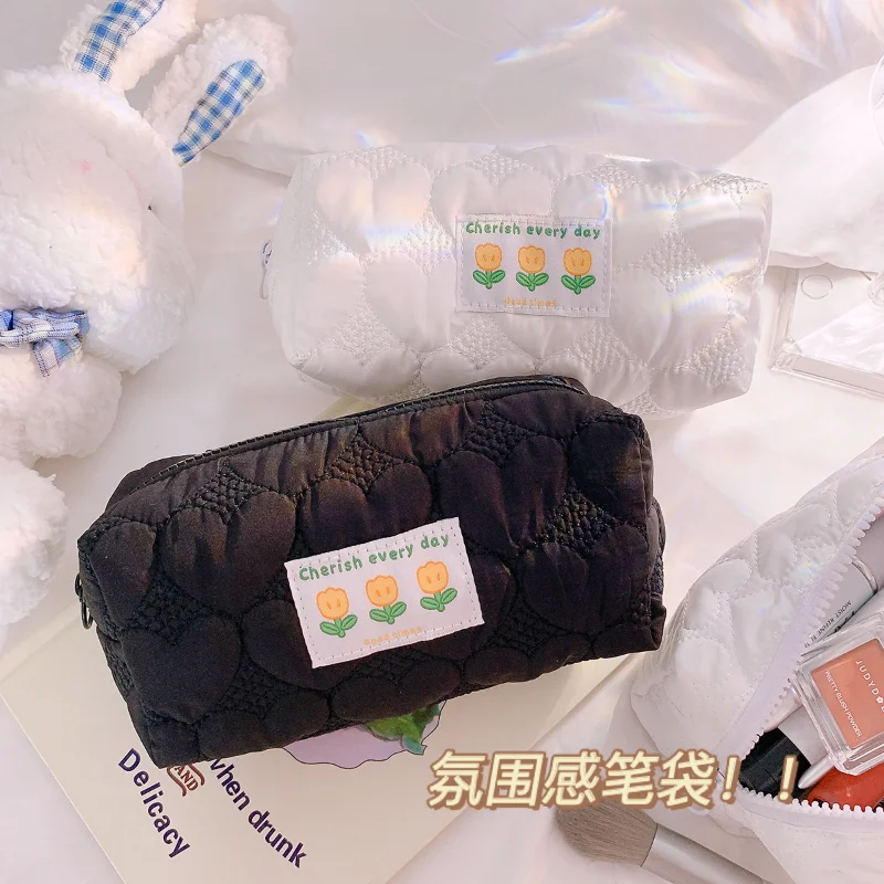 Pillow Pencil Case Girl Heart Buggy Bag Stationery Case Large Capacity Student Stationery Pencil Case
Pillow Pencil Case Girl Heart Buggy Bag Stationery Case Large Capacity Student Stationery Pencil Case
