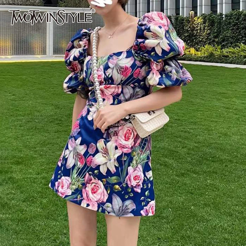 TWOTWINSTYLE Vintage Print Floral Dress For Women Square Collar Puff Short Sleeve High Waist Mini Dresses Female 2021 Summer New
TWOTWINSTYLE Vintage Print Floral Dress For Women Square Collar Puff Short Sleeve High Waist Mini Dresses Female 2021 Summer New