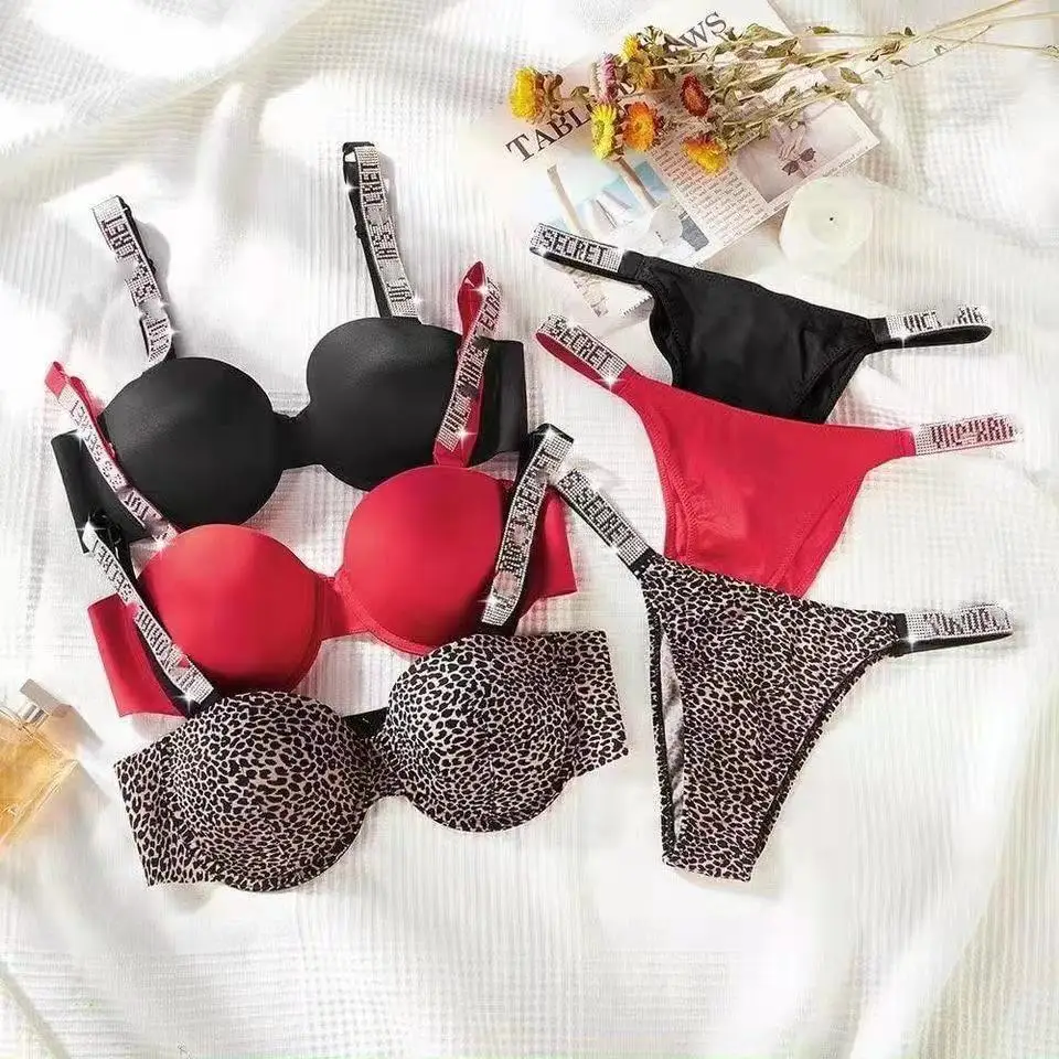 Europe and the United States sexy gathered girls underwear adjustable rhinestones Bra underwear set with rims bra
Europe and the United States sexy gathered girls underwear adjustable rhinestones Bra underwear set with rims bra