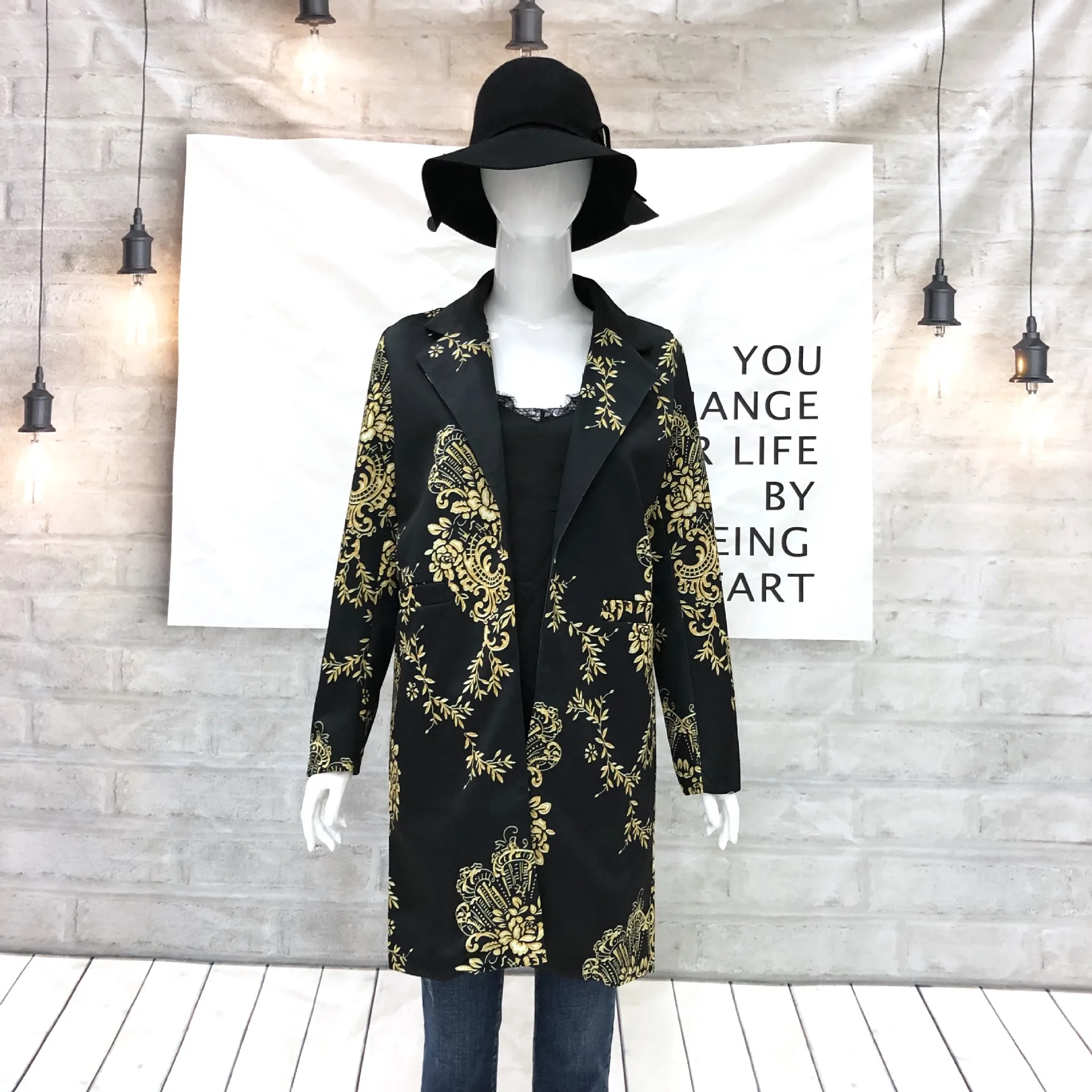 Women's Blazer High Street Luxury Black Floral Blazers Notched Animal Vintage Fit Blazer Coat Plus Size 2020 Top Fashion
Women's Blazer High Street Luxury Black Floral Blazers Notched Animal Vintage Fit Blazer Coat Plus Size 2020 Top Fashion