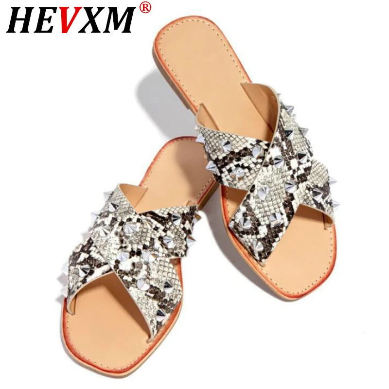 Punk Design Slippers for Women Pu Leather Rivet Flat Heel Cross Strap Rubber Sole Outdoor Slides Beach Fashion Shoes Ladies 2020
Punk Design Slippers for Women Pu Leather Rivet Flat Heel Cross Strap Rubber Sole Outdoor Slides Beach Fashion Shoes Ladies 2020