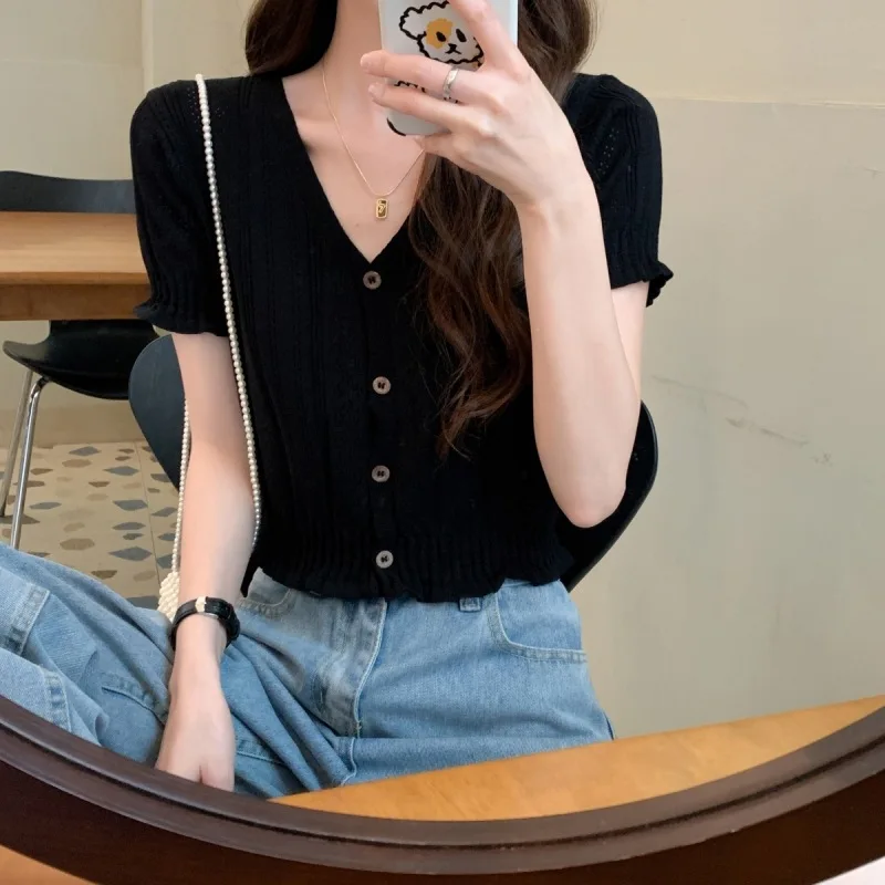 Black V-neck Short-sleeved Knitted T-shirt Women's Summer New Style Short Slim Button Sweater Top
Black V-neck Short-sleeved Knitted T-shirt Women's Summer New Style Short Slim Button Sweater Top