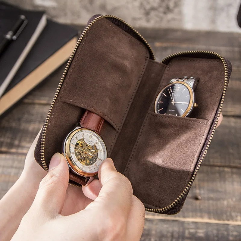 1Pc Vintage Rustic Leather 2-Slot Watch Box Luxury Pouch With Zipper Portable Organizer Bag Holds 2 Watches Brown Collector Case
1Pc Vintage Rustic Leather 2-Slot Watch Box Luxury Pouch With Zipper Portable Organizer Bag Holds 2 Watches Brown Collector Case