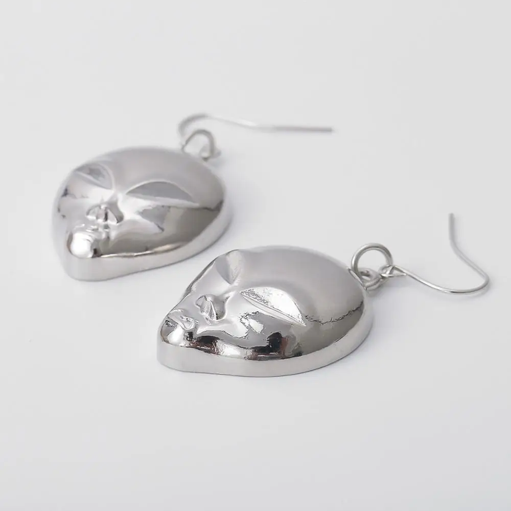 Gothic Exaggerated Alien Face Metal Drop Earrings Personality Creative Outer Space Hip Hop Christmas Party Halloween Ornaments 
Gothic Exaggerated Alien Face Metal Drop Earrings Personality Creative Outer Space Hip Hop Christmas Party Halloween Ornaments
