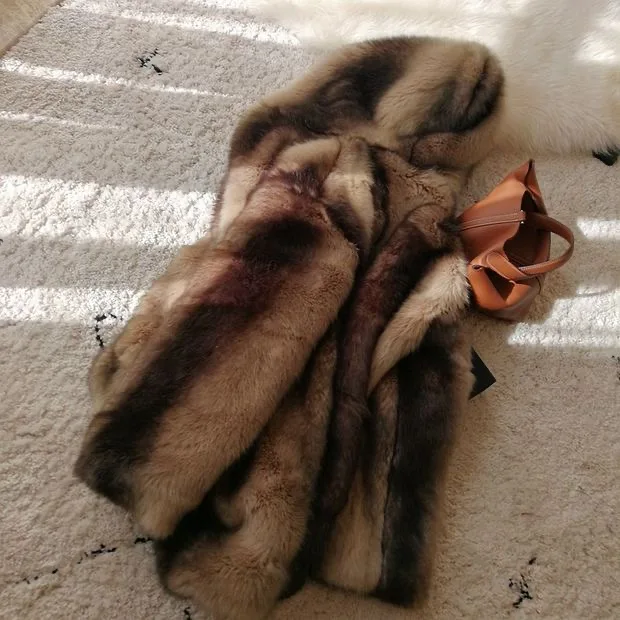 HIGH QUALITY Winter Hairy Shaggy Mink Faux Fur Striped Hooded Coat Women Long sleeve Furry Warm Oversize Jacket Loose Outerwear
HIGH QUALITY Winter Hairy Shaggy Mink Faux Fur Striped Hooded Coat Women Long sleeve Furry Warm Oversize Jacket Loose Outerwear