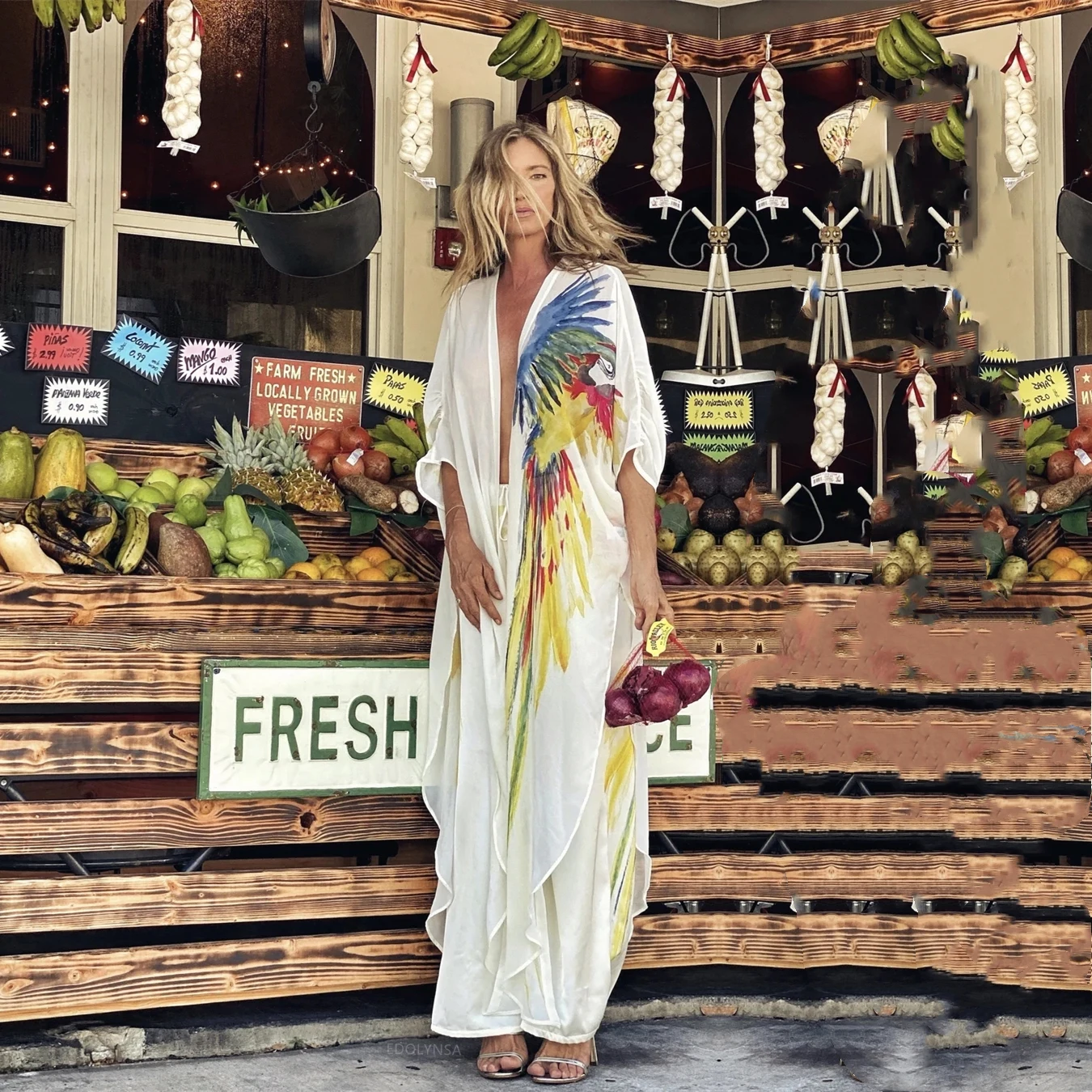 2023 Boho Parrot Printed Front Open Summer Beach Dress Sexy White Chiffon Tunic Women Plus Size Beachwear Long Kimono Dress A875
2023 Boho Parrot Printed Front Open Summer Beach Dress Sexy White Chiffon Tunic Women Plus Size Beachwear Long Kimono Dress A875