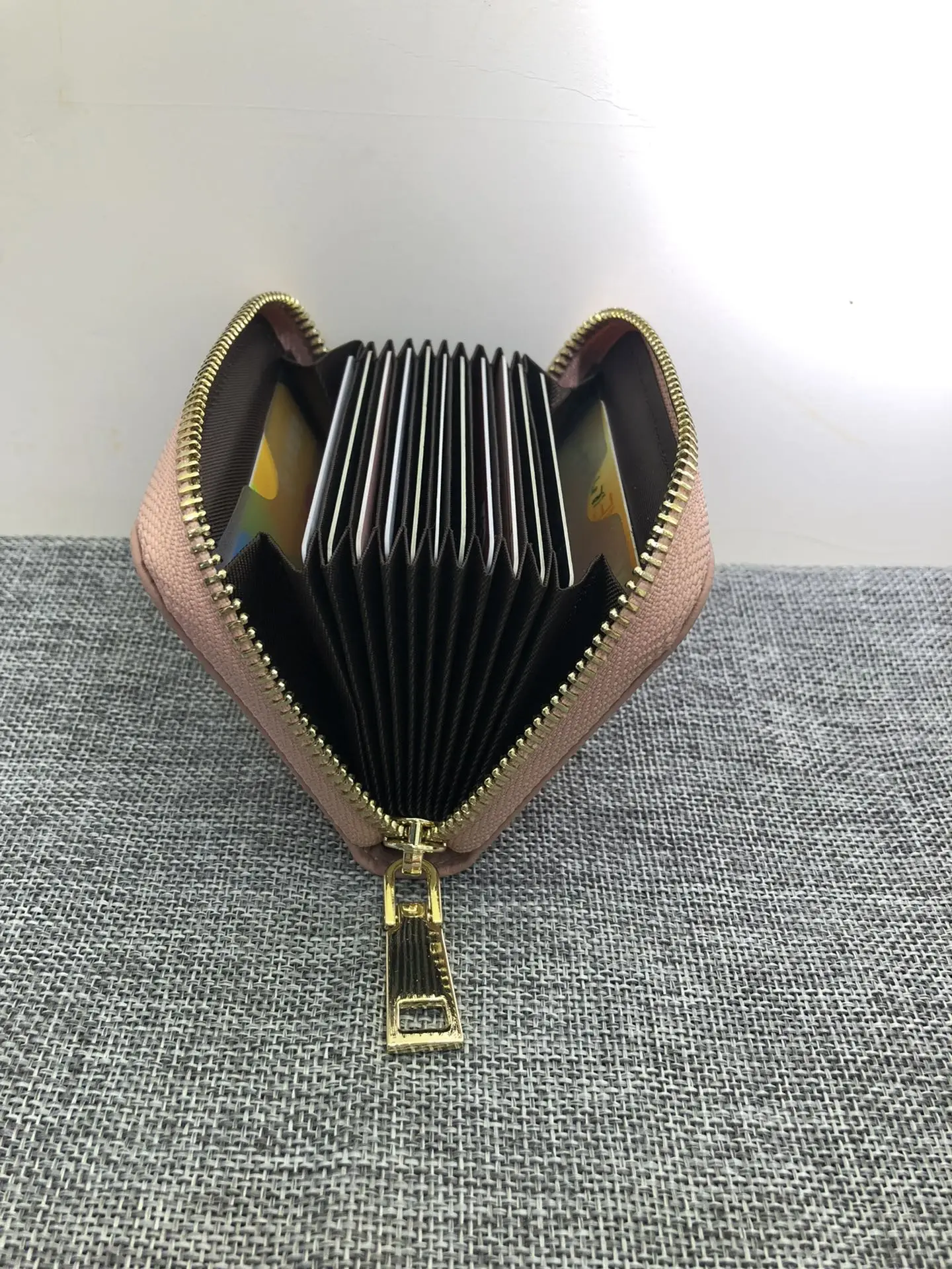 The first layer of cowhide passport holder with anti-theft brush passport card bag with cross stripes multifunctional document h
The first layer of cowhide passport holder with anti-theft brush passport card bag with cross stripes multifunctional document h