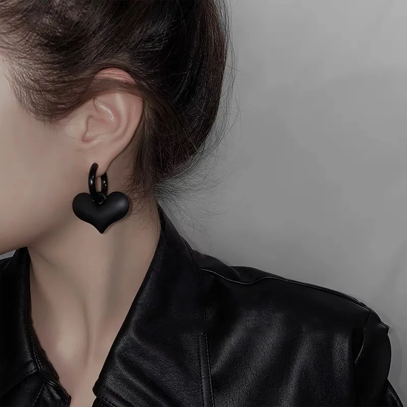 New Black Color Peach Heart Earrings Women New Fashionable All-Matching Simple Heart-Shaped Ear Studs
New Black Color Peach Heart Earrings Women New Fashionable All-Matching Simple Heart-Shaped Ear Studs