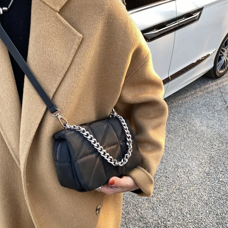 Luxury Designer Handbags for Women 2021 Branded Shoulder Bag Satchel Style Nylon Small Crossbody Bags Metale Chain Clutches
Luxury Designer Handbags for Women 2021 Branded Shoulder Bag Satchel Style Nylon Small Crossbody Bags Metale Chain Clutches