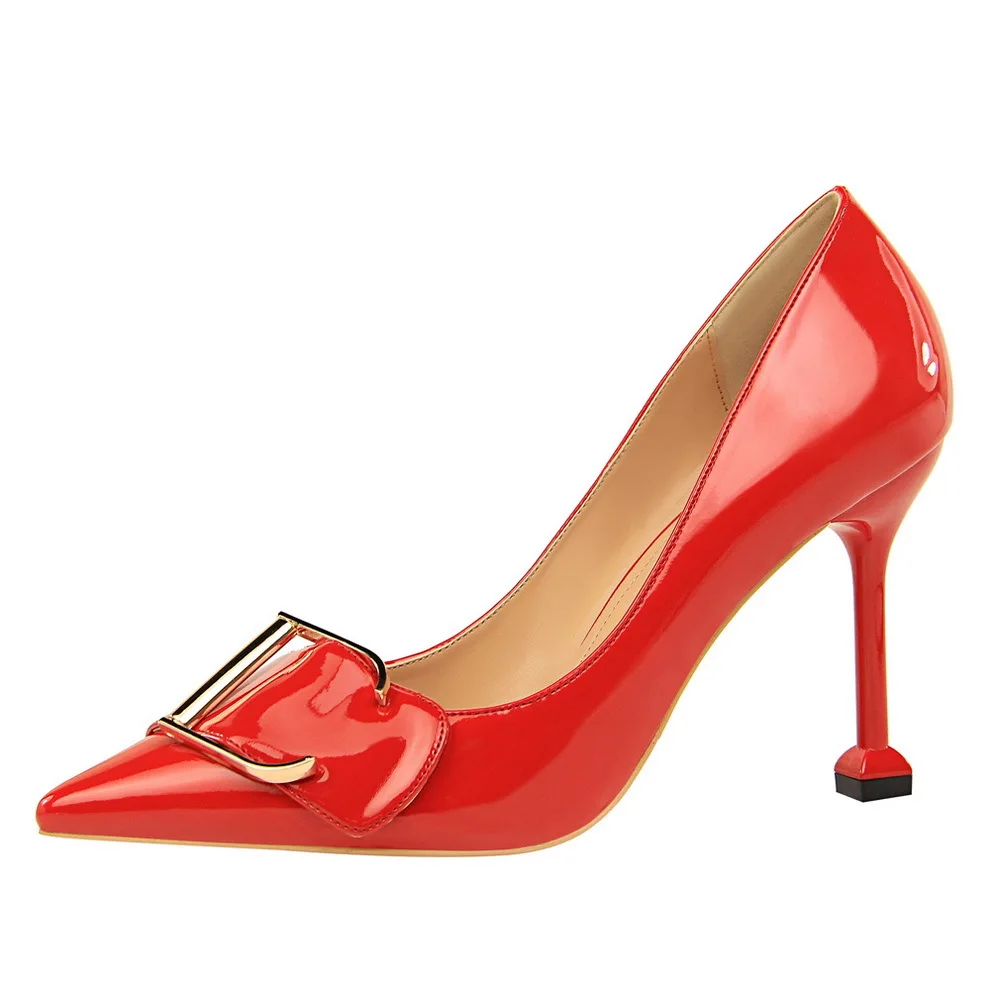 2021 fashion sexy women's high heels thin heel patent leather shallow mouth pointed metal buckle single shoe
2021 fashion sexy women's high heels thin heel patent leather shallow mouth pointed metal buckle single shoe
