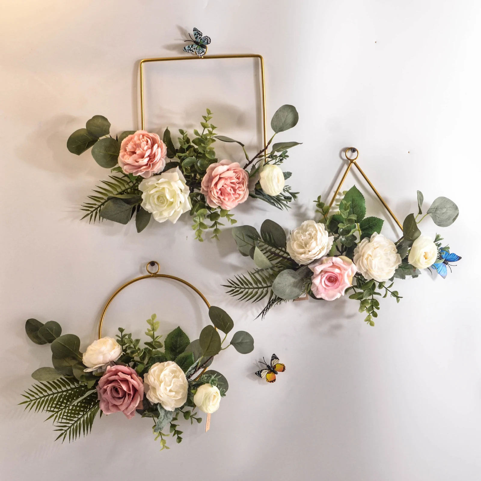 Simulation peony green plant wreath wall-mounted living room bedroom metal frame peony decoration holiday party ornaments
Simulation peony green plant wreath wall-mounted living room bedroom metal frame peony decoration holiday party ornaments