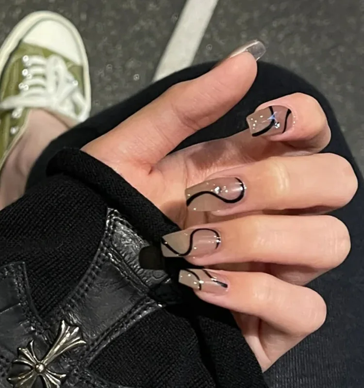 Поддельные Гвозди с черными линиями, глянцевые прозрачные длинные гвозди, подходящий декор для сказочных девушек, пригодный для ношения го...
Поддельные Гвозди с черными линиями, глянцевые прозрачные длинные гвозди, подходящий декор для сказочных девушек, пригодный для ношения го...