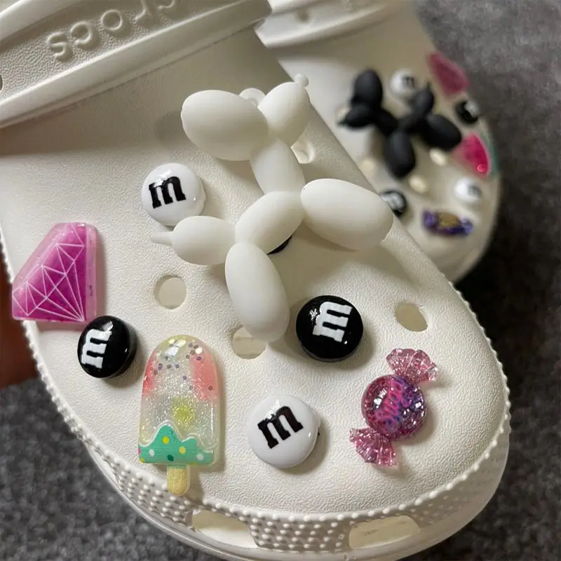 2021 Quality Charms for Crocs DIY Black White Balloon Dog Shoes Charms for Croc Cute Cartoon Garden Shoe Buckle Fashion Trend
2021 Quality Charms for Crocs DIY Black White Balloon Dog Shoes Charms for Croc Cute Cartoon Garden Shoe Buckle Fashion Trend