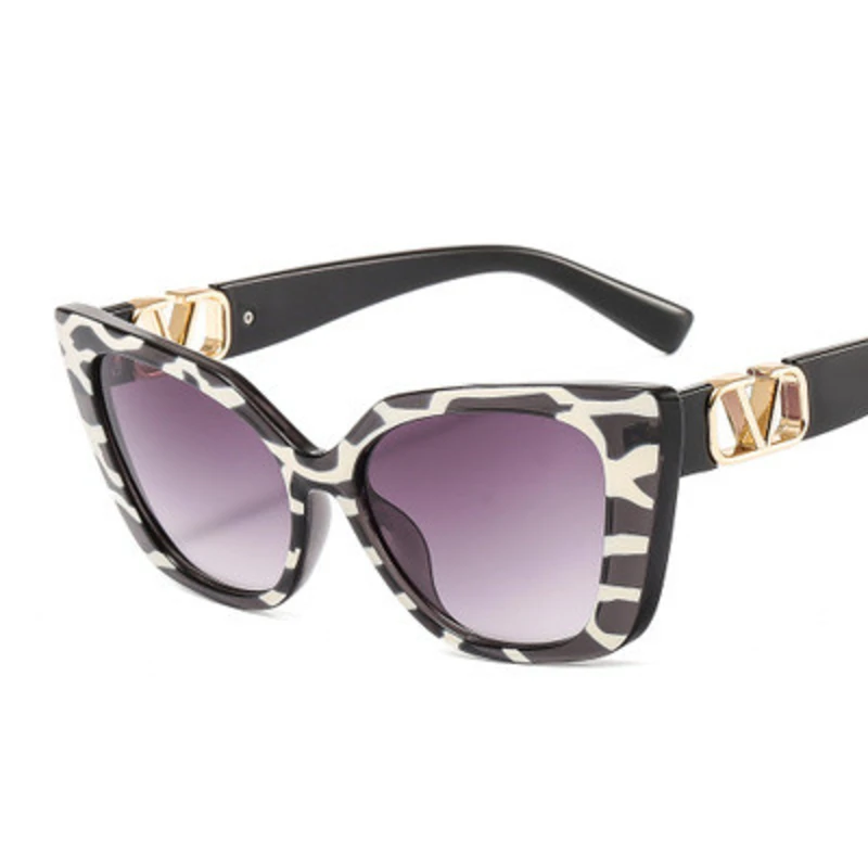 Retro Cat Eye V letters Sunglasses Women 2021 Luxury Brand Designer Vintage Square Sun Glasses Men Trendy Ocean Metal Shades
Retro Cat Eye V letters Sunglasses Women 2021 Luxury Brand Designer Vintage Square Sun Glasses Men Trendy Ocean Metal Shades