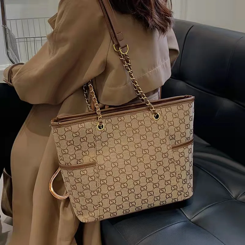 Luxury retro large-capacity handbags fashion all-match one-shoulder texture tote bag
Luxury retro large-capacity handbags fashion all-match one-shoulder texture tote bag
