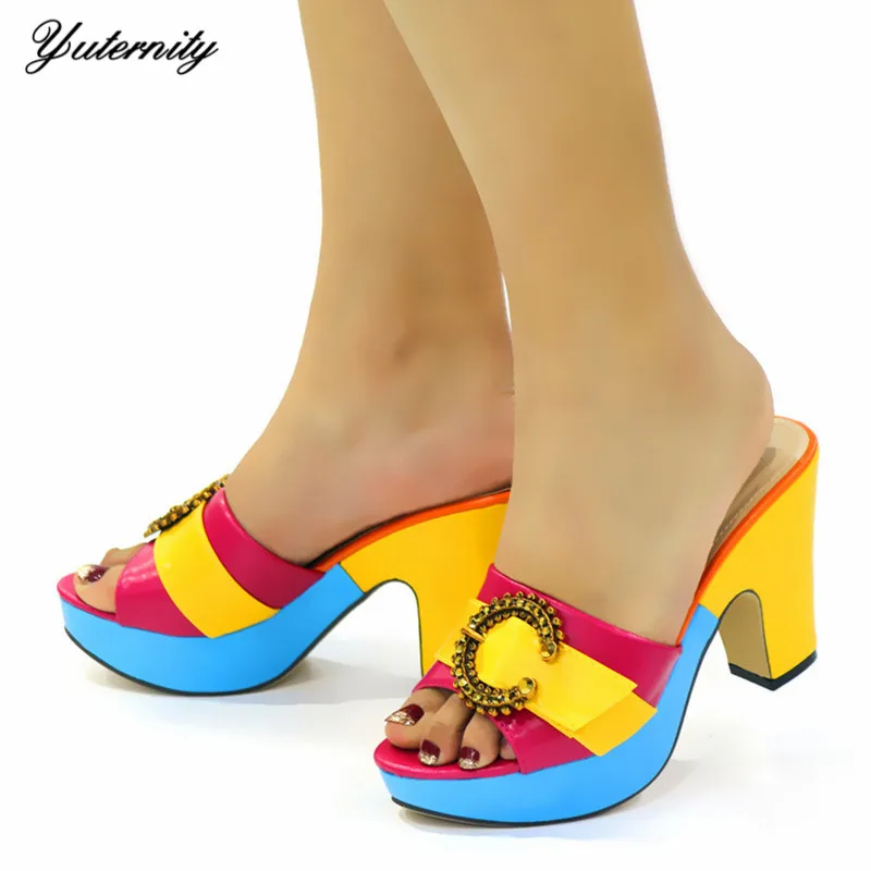 Italian Style PU Leather Rhinestone Women Slipper Shoes Nigerian Rhinestone Ladies High Heels 10CM Shoes For Party
Italian Style PU Leather Rhinestone Women Slipper Shoes Nigerian Rhinestone Ladies High Heels 10CM Shoes For Party