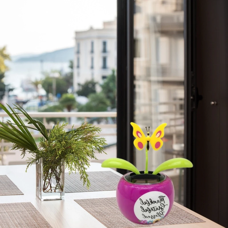 Sunflower Solar Dancer Figure, Solar-Powered Dancing Office Desk Decor, Windowsill or Car Dashboard Decoration
Sunflower Solar Dancer Figure, Solar-Powered Dancing Office Desk Decor, Windowsill or Car Dashboard Decoration