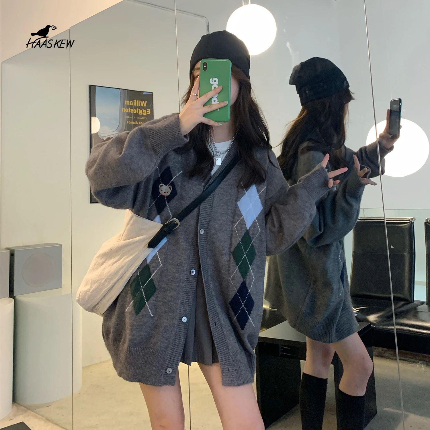 Women's Sweater Cardigan Autumn Korean Fashion New Style Loose Casual Bear Diamond Check Color Coat Women's Knitted Sweater Top
Women's Sweater Cardigan Autumn Korean Fashion New Style Loose Casual Bear Diamond Check Color Coat Women's Knitted Sweater Top