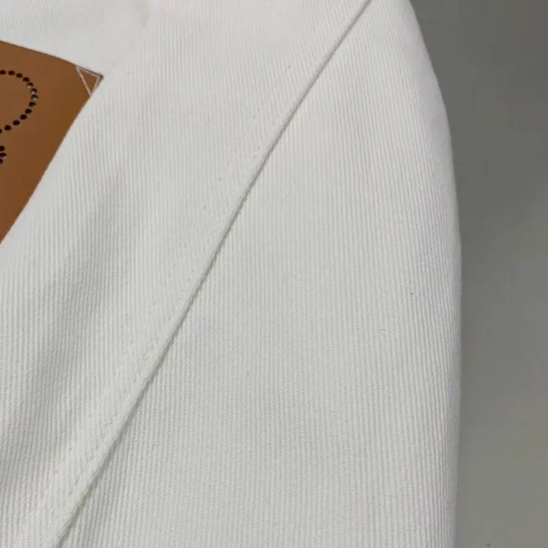 108498 Spring Summer New Simple Solid Color Denim Shirt Coat Fashion Design Leather Pocket Tooling Simple Top Slim Casual Shirt
108498 Spring Summer New Simple Solid Color Denim Shirt Coat Fashion Design Leather Pocket Tooling Simple Top Slim Casual Shirt