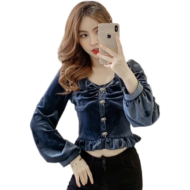 Golden velvet shirt women's design sense minority autumn dress new French square collar long sleeve top fashion in 2020
Golden velvet shirt women's design sense minority autumn dress new French square collar long sleeve top fashion in 2020