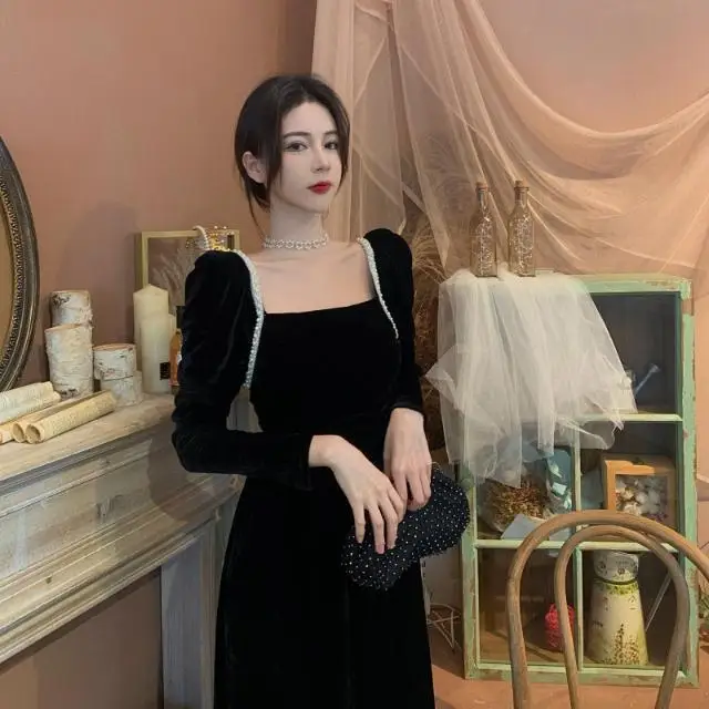 Heavy Industry Nail Bead Square Neck Open Back Velvet Dress Spring And Autumn Long Sleeve Temperament Waist Long Skirt Female
Heavy Industry Nail Bead Square Neck Open Back Velvet Dress Spring And Autumn Long Sleeve Temperament Waist Long Skirt Female