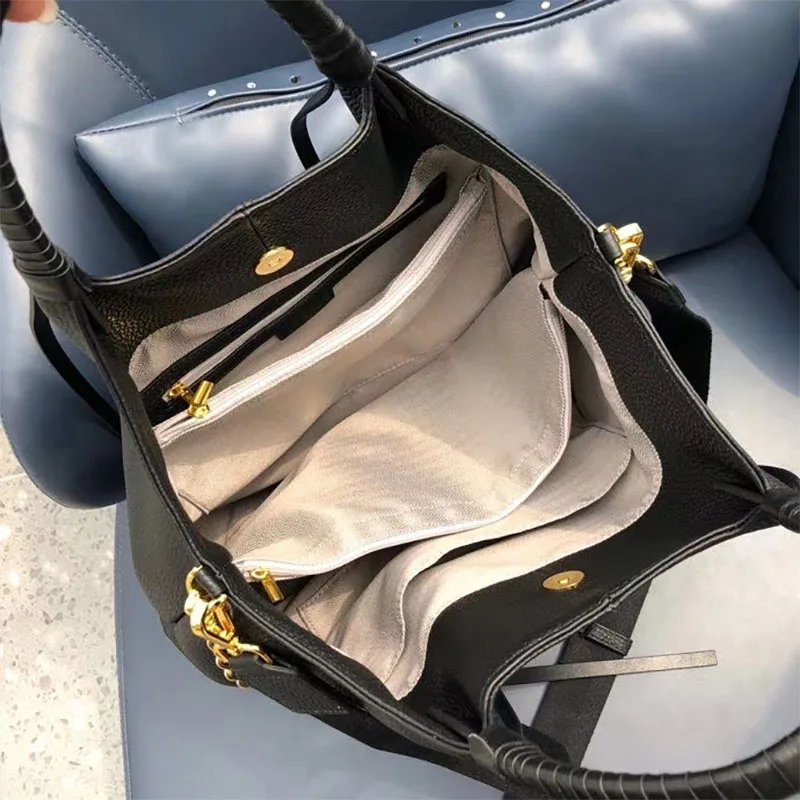 Leather Large-Capacity Multi-Compartment Women's Portable Shopping Tote Bag Messenger Top Layer Buckle Leather New 2021 Fashion
Leather Large-Capacity Multi-Compartment Women's Portable Shopping Tote Bag Messenger Top Layer Buckle Leather New 2021 Fashion