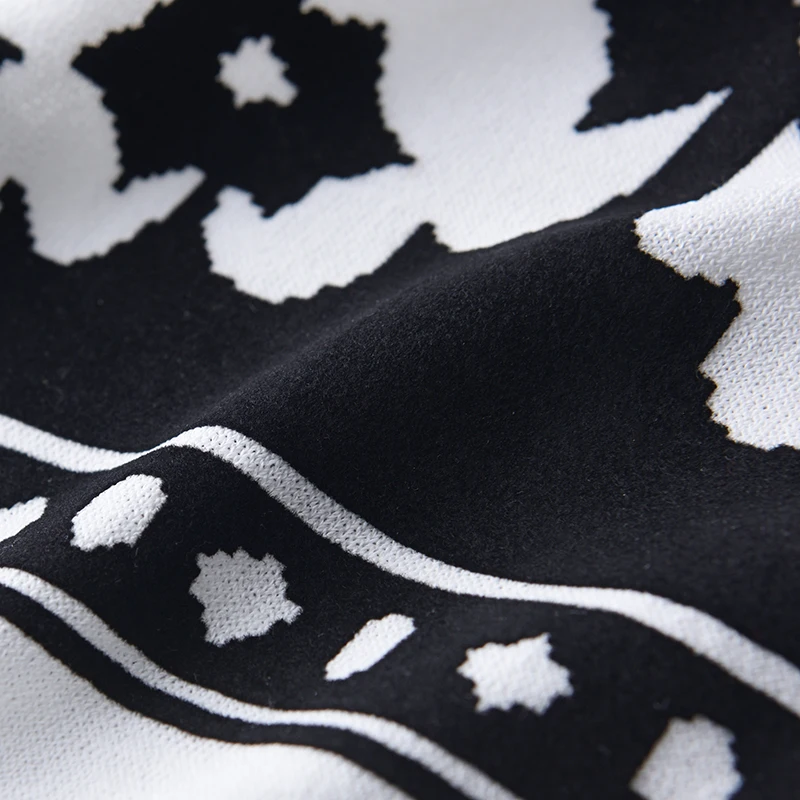 Knitted Mens T-shirts Luxury Flocking Printed Short Sleeve Round Collar Man Tee Plus Size 4xl Fashion Slim Male T-shirt
Knitted Mens T-shirts Luxury Flocking Printed Short Sleeve Round Collar Man Tee Plus Size 4xl Fashion Slim Male T-shirt