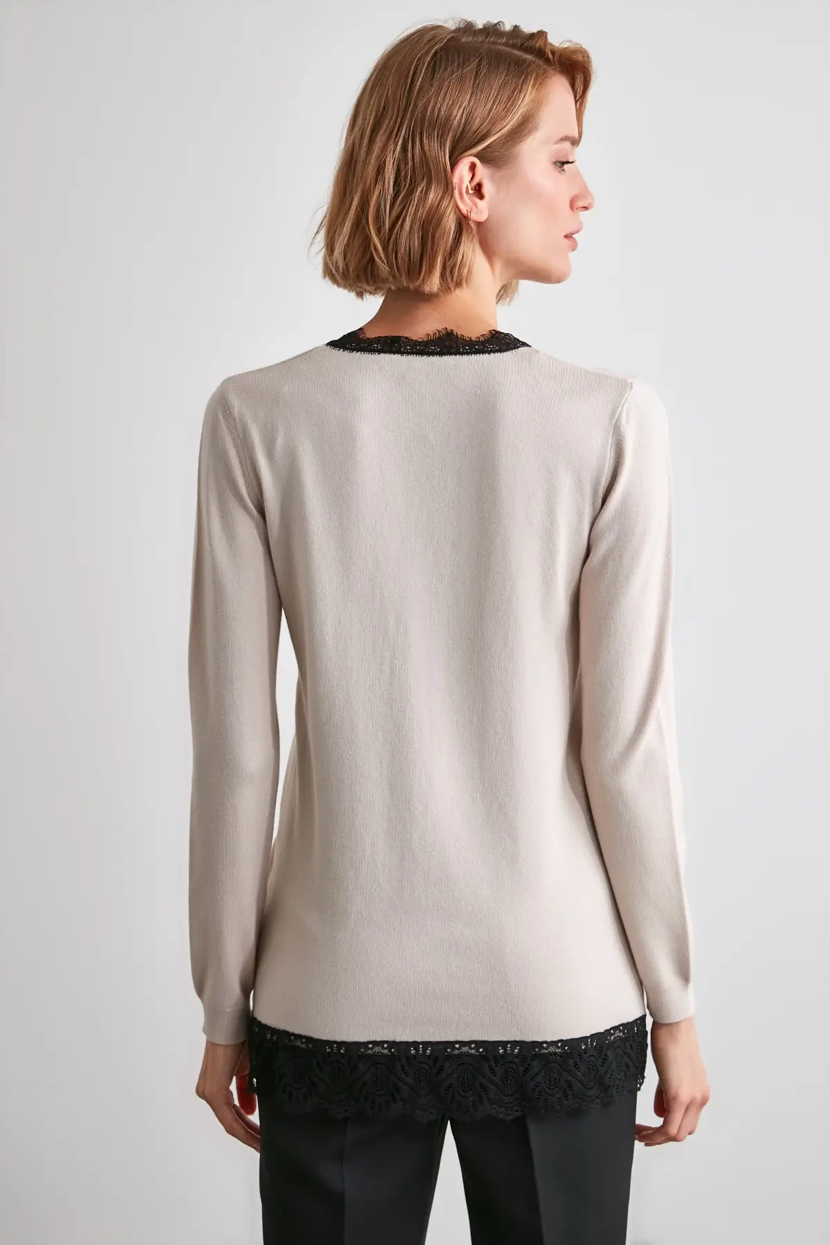 Trendyol Lace Detail Knitwear Sweater TWOAW21KZ2630 
Trendyol Lace Detail Knitwear Sweater TWOAW21KZ2630
