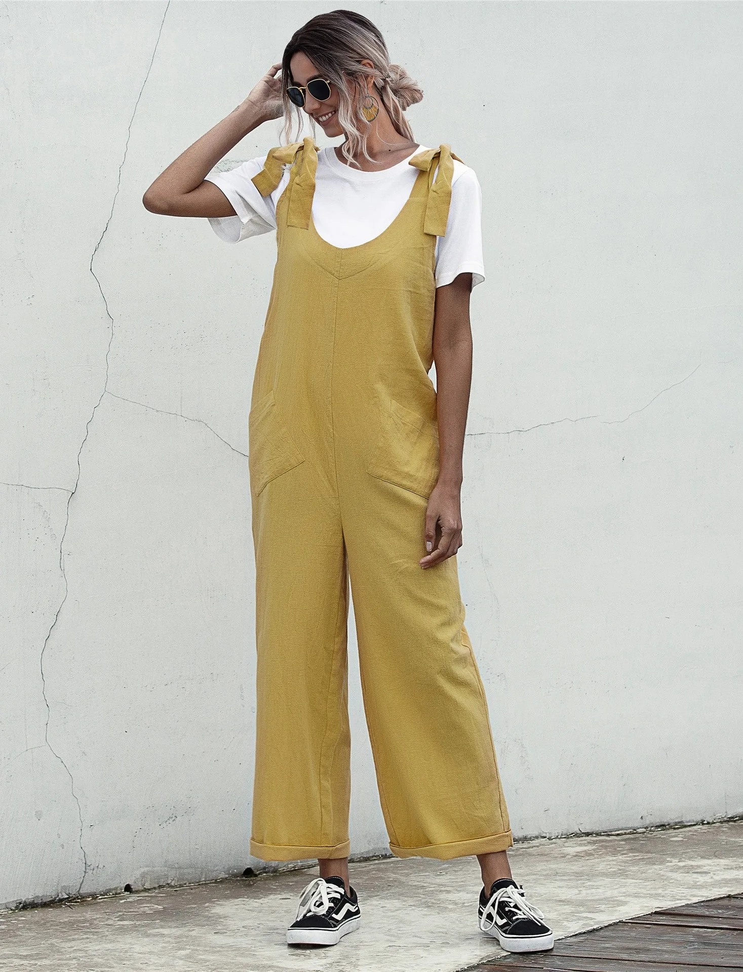 Womens Solid Color Sleeveless Dungarees Rompers Female Jumpsuit Loose Preppy Style Pants Casual Pocket Overalls Loose Playsuits
Womens Solid Color Sleeveless Dungarees Rompers Female Jumpsuit Loose Preppy Style Pants Casual Pocket Overalls Loose Playsuits