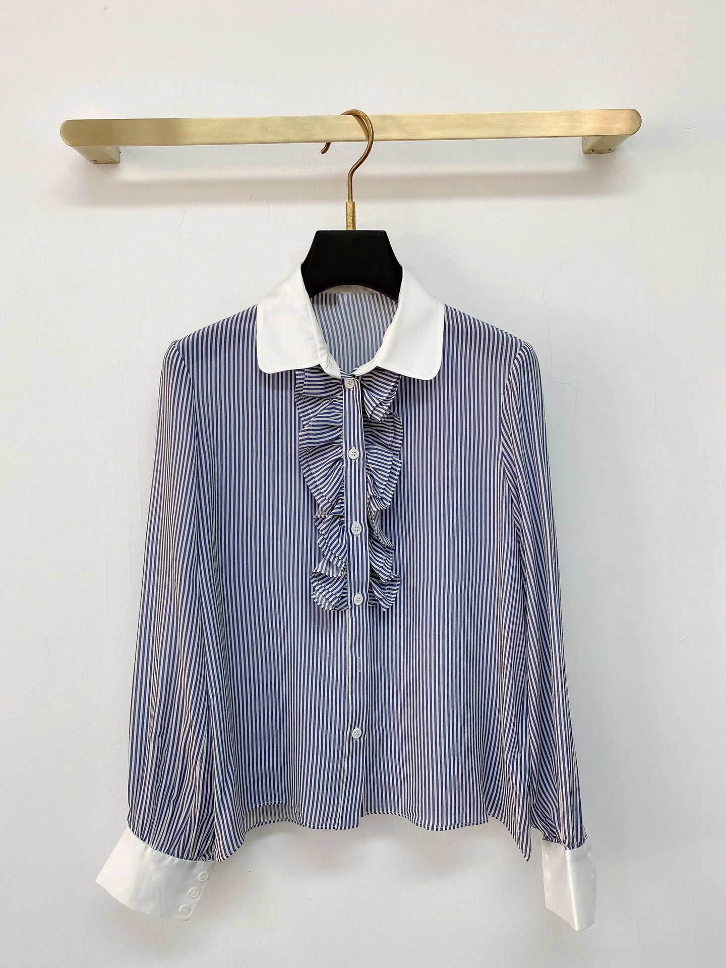 ladies 2021 fashion new long-sleeved sexy casual blue and striped chest lotus leaf stitching white collar silk shirt 1217
ladies 2021 fashion new long-sleeved sexy casual blue and striped chest lotus leaf stitching white collar silk shirt 1217
