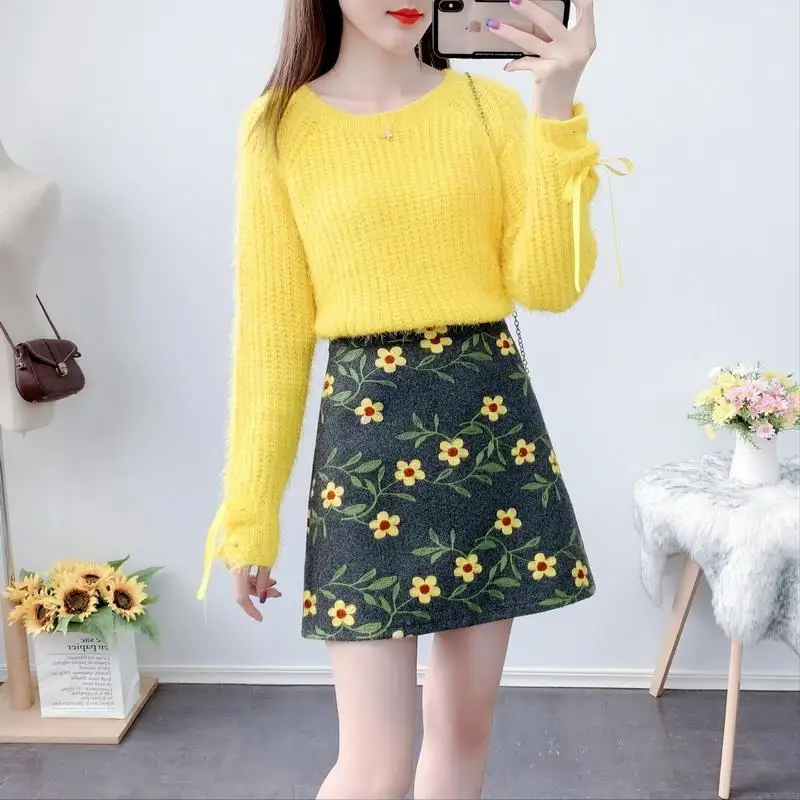 2021 Women Autumn Winter Slim Woolen Skirt Sets Lady Bow Knitted Sweater+ Printing Mini Skirt Suit Female Casual 2 Piece Set F26
2021 Women Autumn Winter Slim Woolen Skirt Sets Lady Bow Knitted Sweater+ Printing Mini Skirt Suit Female Casual 2 Piece Set F26