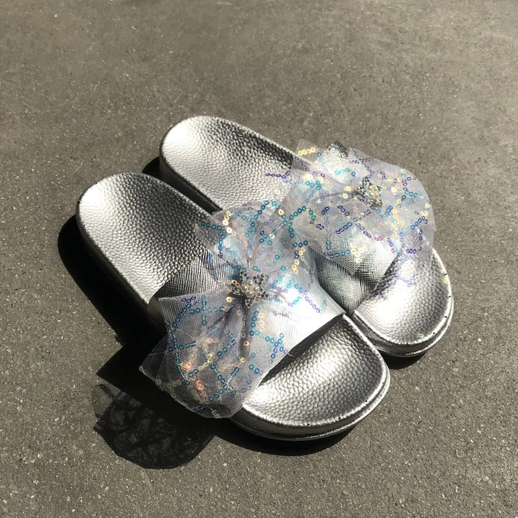 Summer Luxury Outdoor Women Slippers Lace Upper Shiny Crystal Flower Decoration Flat Low Heel Fashion Beach Slides Ladies Female
Summer Luxury Outdoor Women Slippers Lace Upper Shiny Crystal Flower Decoration Flat Low Heel Fashion Beach Slides Ladies Female