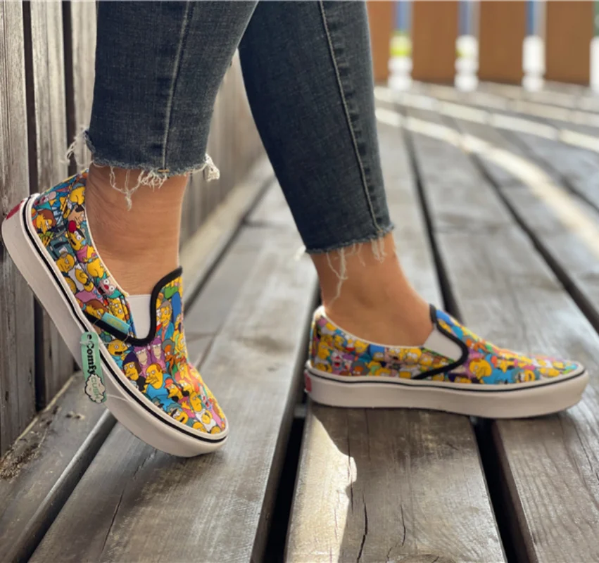Summer men's and women's shoes cartoon graffiti classic outdoor couple casual shoes Women flat shoes Size 35-44 2021 new
Summer men's and women's shoes cartoon graffiti classic outdoor couple casual shoes Women flat shoes Size 35-44 2021 new