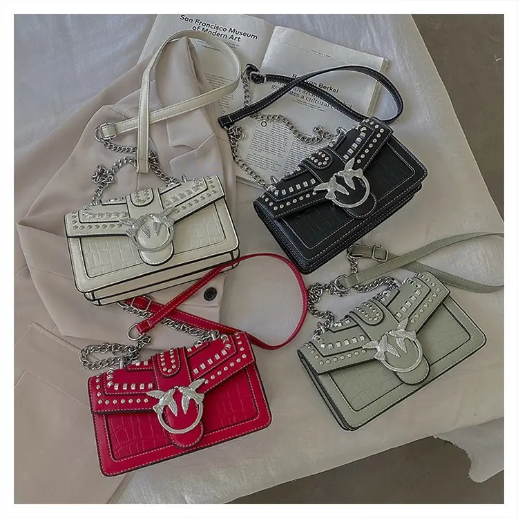 Womens brand shoulder bag high quality square bag designer rivet messenger bag luxury handbag chain
Womens brand shoulder bag high quality square bag designer rivet messenger bag luxury handbag chain