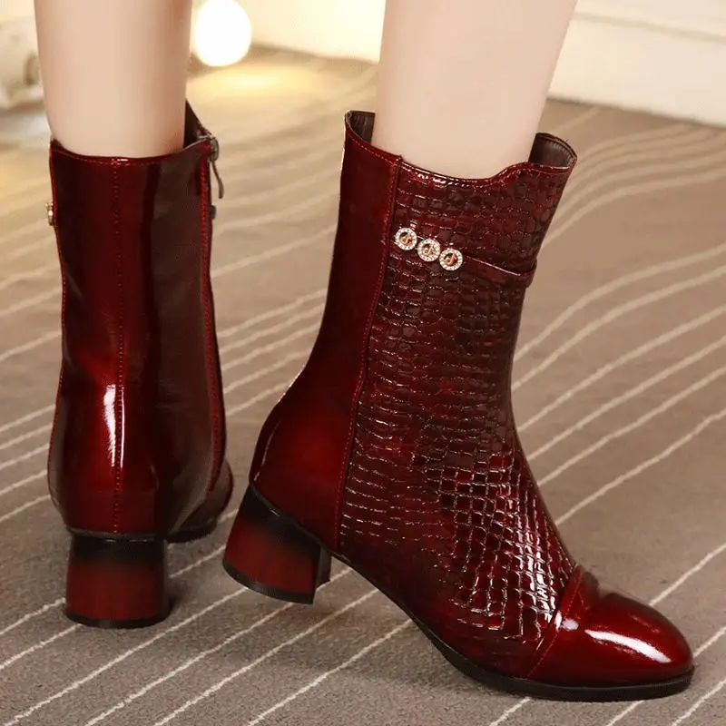 New 202 Autumn and Winter plus Size Women Boot 33-43 Mid Heel Pointed Toe Middle Fleece-Lined Thick Rhinestone Patterned Leather
New 202 Autumn and Winter plus Size Women Boot 33-43 Mid Heel Pointed Toe Middle Fleece-Lined Thick Rhinestone Patterned Leather