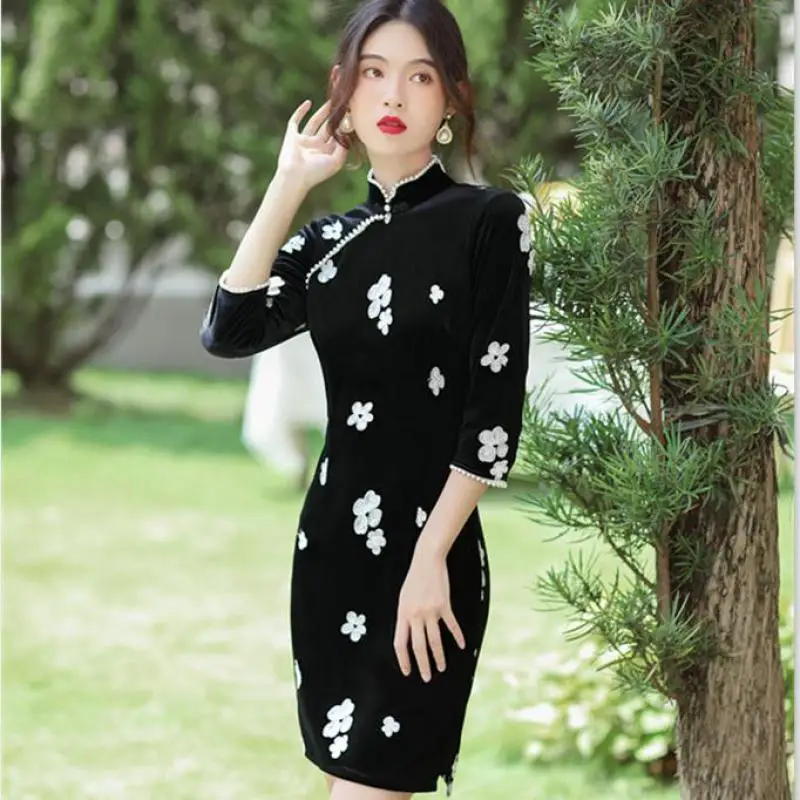 Short Floral Embroidery Cheongsams Sexy Velour Pearl Qipao Women Slim Mandarin Collar Dresses Chinese Evening Party Vestidos
Short Floral Embroidery Cheongsams Sexy Velour Pearl Qipao Women Slim Mandarin Collar Dresses Chinese Evening Party Vestidos