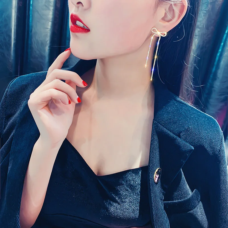 Classic Pearl Bow Long Fringe Earrings Luxury Korean Style Women Stud Earring Fashion Tassels Earring Jewelry for Female Gift
Classic Pearl Bow Long Fringe Earrings Luxury Korean Style Women Stud Earring Fashion Tassels Earring Jewelry for Female Gift