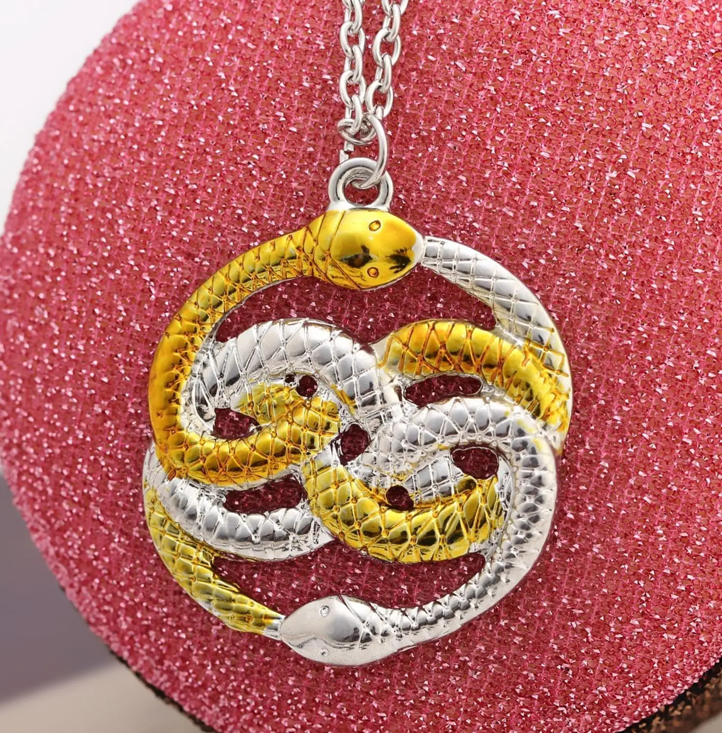 Movie Jewelry Double Snake Necklace Gold Pendant Choker Men Gift Jewelry Chain
Movie Jewelry Double Snake Necklace Gold Pendant Choker Men Gift Jewelry Chain