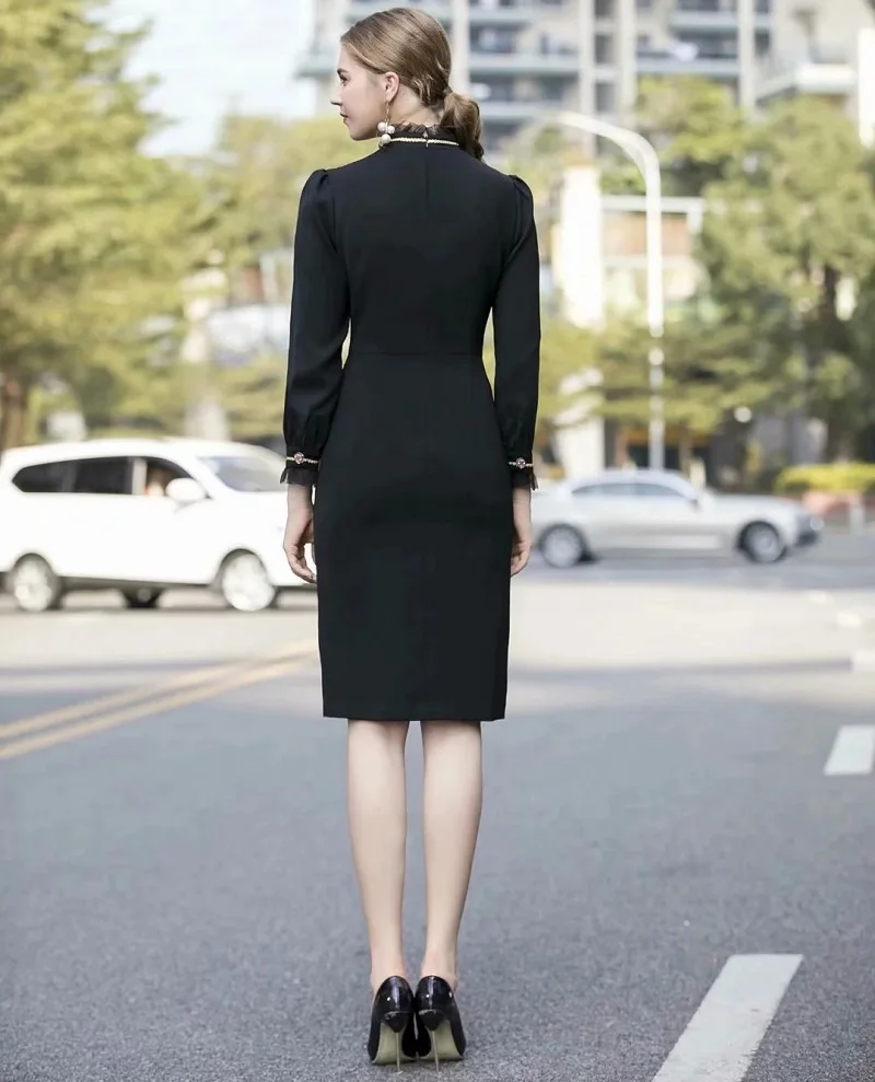 2020 Autumn Fashion Bodycon Dress High Quality Women Lurex Pink Embroidery Colorful Buttons Deco Long Sleeve Black Midi Dress
2020 Autumn Fashion Bodycon Dress High Quality Women Lurex Pink Embroidery Colorful Buttons Deco Long Sleeve Black Midi Dress