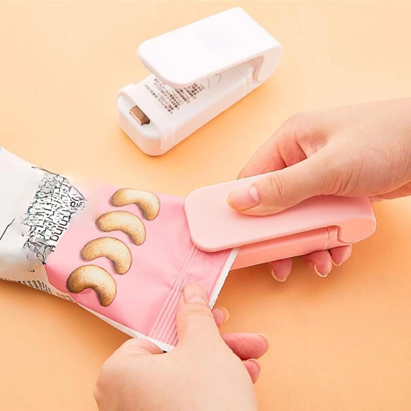 Portable Mini Sealer Home Heat Bag Plastic Food Snacks Bag Sealing Machine Food Packaging Kitchen Storage Bag Clips Wholesale
Portable Mini Sealer Home Heat Bag Plastic Food Snacks Bag Sealing Machine Food Packaging Kitchen Storage Bag Clips Wholesale