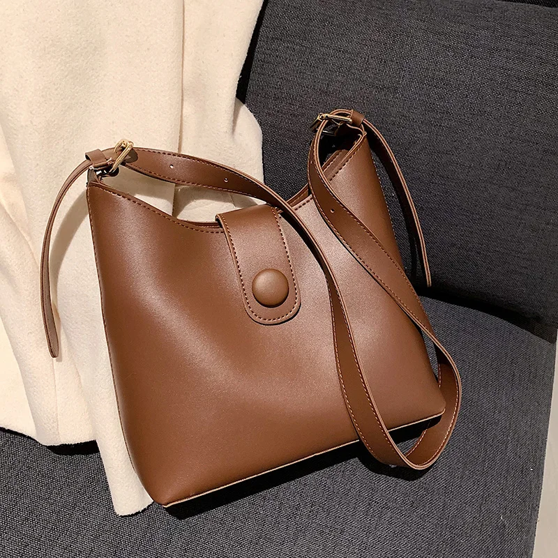 HOCODO New Pu Leather Women'S Handbag Solid Color Messenger Bag Women Quality Shoulder Bag Female Fashion Ladies Crossbody Bag
HOCODO New Pu Leather Women'S Handbag Solid Color Messenger Bag Women Quality Shoulder Bag Female Fashion Ladies Crossbody Bag