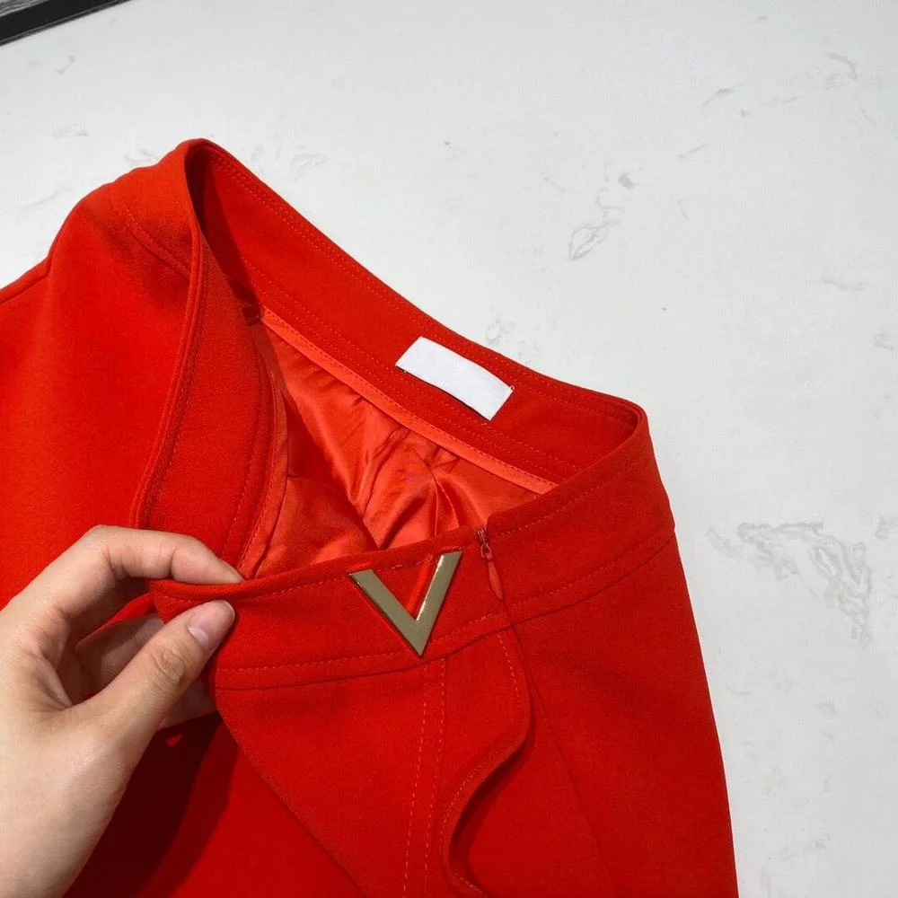 new high-end luxury runway design skirt women ruffles metal V decoration zipper high waist sweet Korean short shorts 
new high-end luxury runway design skirt women ruffles metal V decoration zipper high waist sweet Korean short shorts