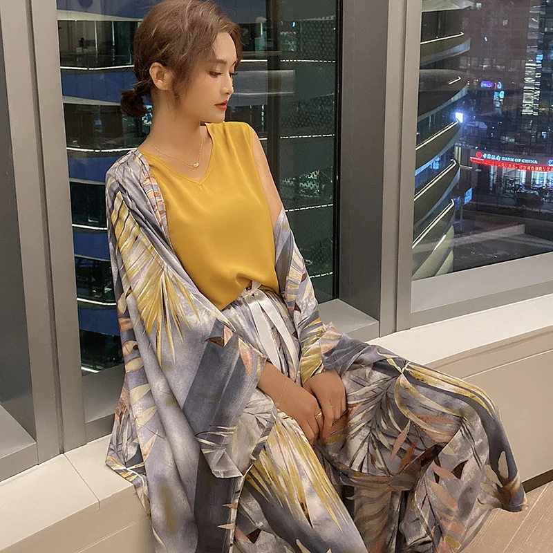 Cotton Viscose Ladies 4 Pieces Pajamas Set Spring Autumn Soft Home Suit Robes with Pants Pajamas Set For Women Female Sleepwear
Cotton Viscose Ladies 4 Pieces Pajamas Set Spring Autumn Soft Home Suit Robes with Pants Pajamas Set For Women Female Sleepwear