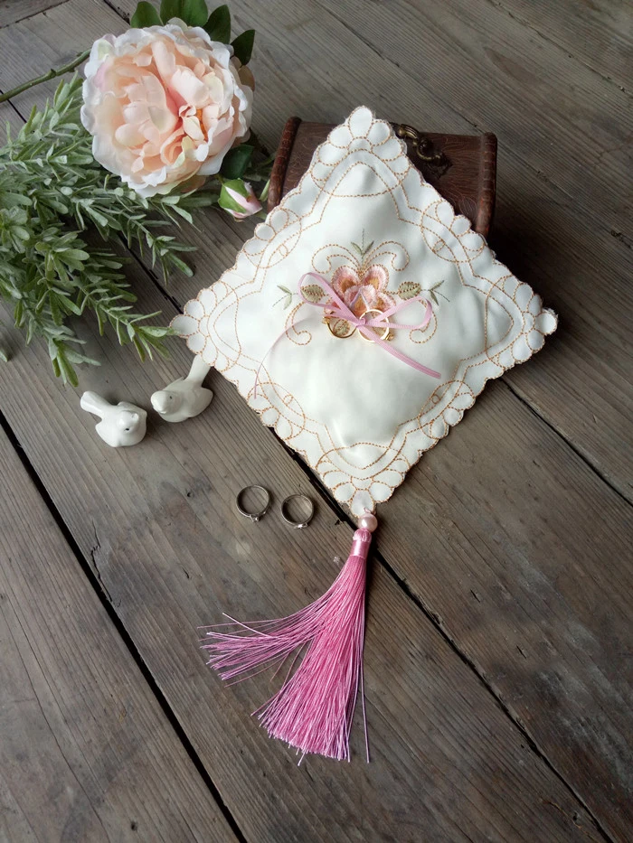 Handmade wedding accessories ring box ring setting creative wedding crafts diameter18cm
Handmade wedding accessories ring box ring setting creative wedding crafts diameter18cm