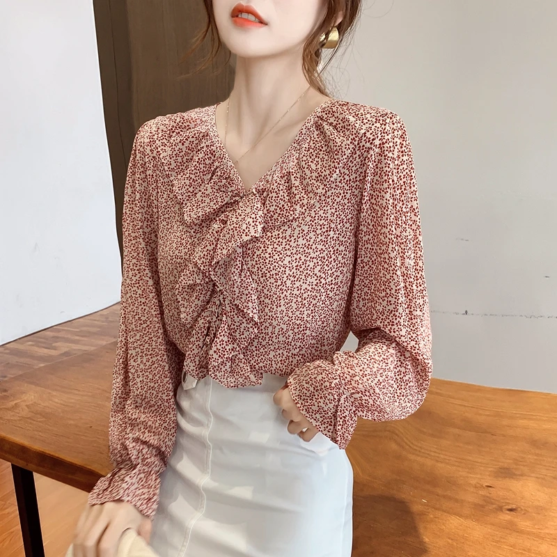 Chikichi 2021 Spring and Autumn New Retro Floral V-neck Wooden Ears Are Thin Trumpet Sleeves Wild Long-sleeved Shirt Women
Chikichi 2021 Spring and Autumn New Retro Floral V-neck Wooden Ears Are Thin Trumpet Sleeves Wild Long-sleeved Shirt Women