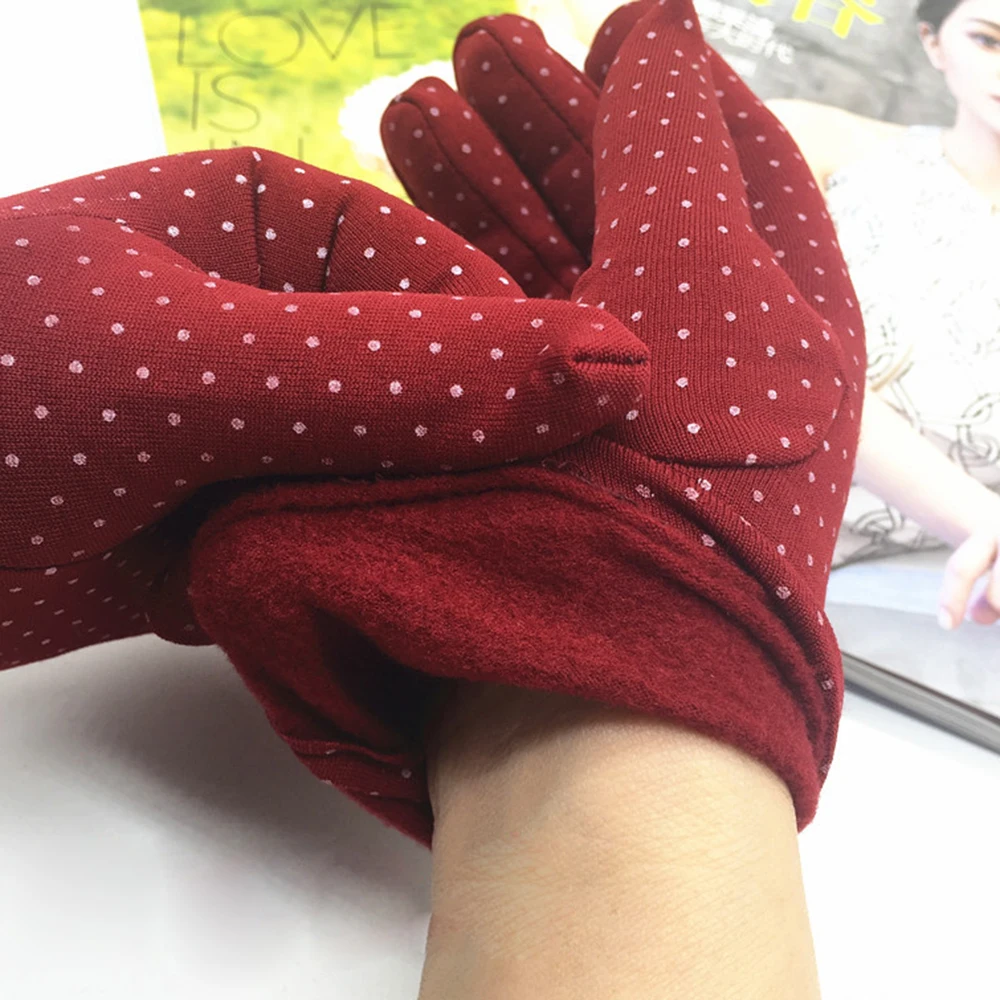 1Pair Plush Dots Women Sunscreen Gloves Autumn Winter Anti-slip Anti-sweat Gloves Driving Etiquette Gloves Birthday Present
1Pair Plush Dots Women Sunscreen Gloves Autumn Winter Anti-slip Anti-sweat Gloves Driving Etiquette Gloves Birthday Present