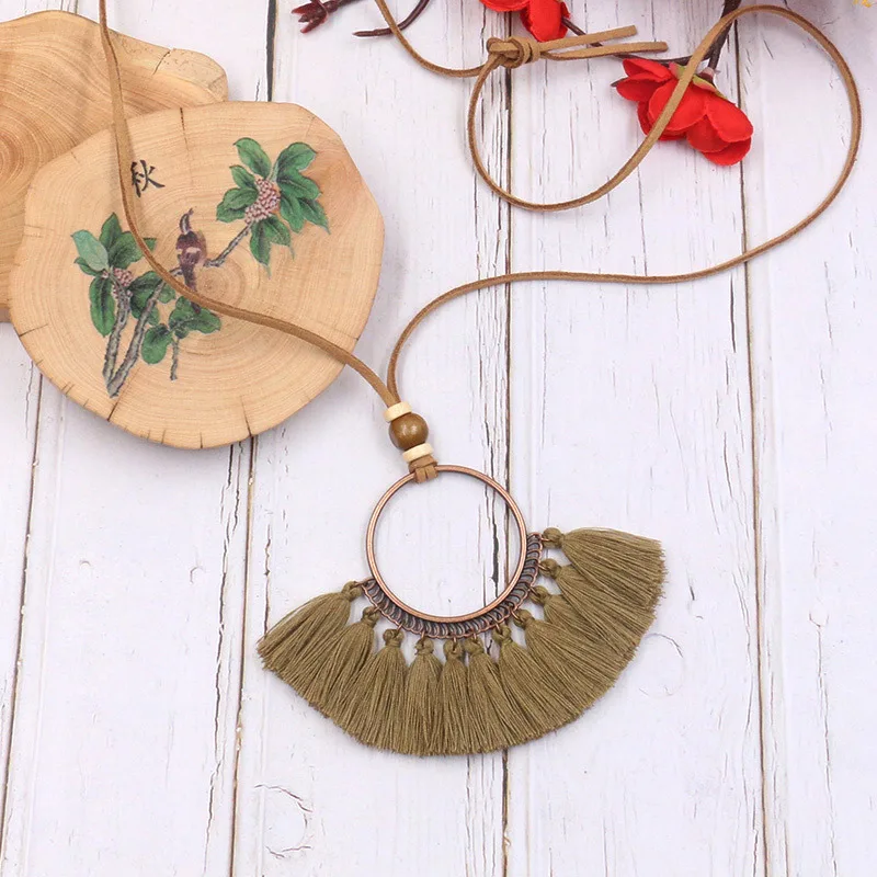 Euro-American New Fashion Retro Creative Geometry Fringe Autumn and Winter Sweater Necklace Accessories
Euro-American New Fashion Retro Creative Geometry Fringe Autumn and Winter Sweater Necklace Accessories