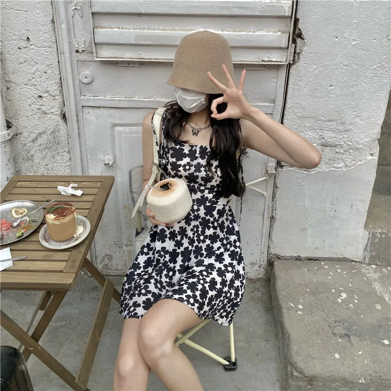 Chic Spaghetti Strap Black Floral Sundress Women Sleeveless Slash Neck Mini Bodycon Dress Summer Ladies Ruffle Backless Vestidos
Chic Spaghetti Strap Black Floral Sundress Women Sleeveless Slash Neck Mini Bodycon Dress Summer Ladies Ruffle Backless Vestidos