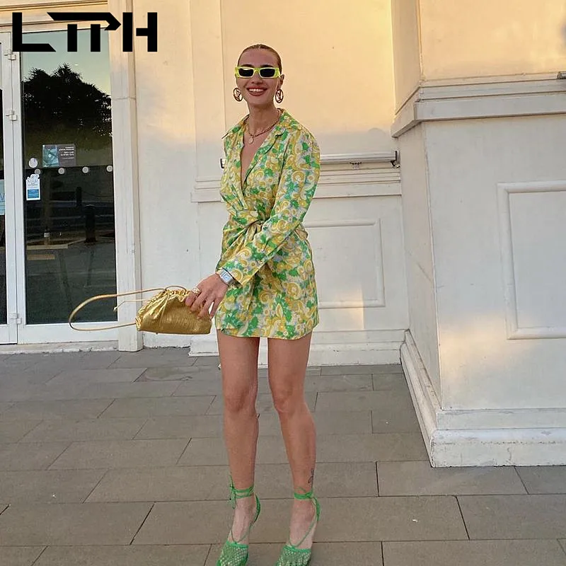 LTPH elegant resort style shirt dress women lapel long sleeve print high waist straps Slim midi dresses 2021 summer new
LTPH elegant resort style shirt dress women lapel long sleeve print high waist straps Slim midi dresses 2021 summer new